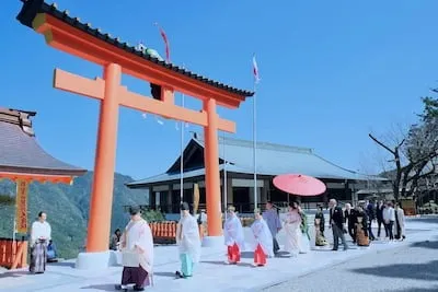 和装着物での結婚式プランを見る